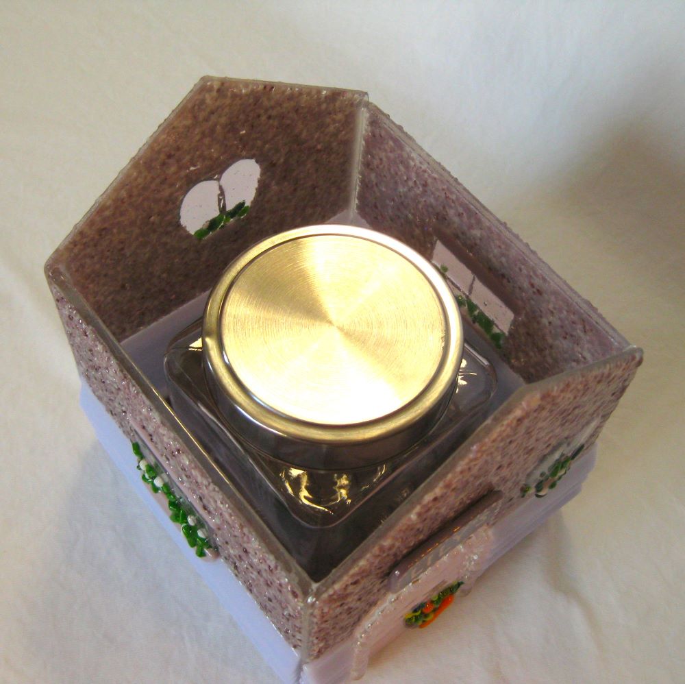 inside view of 1950 style bungalow house urn