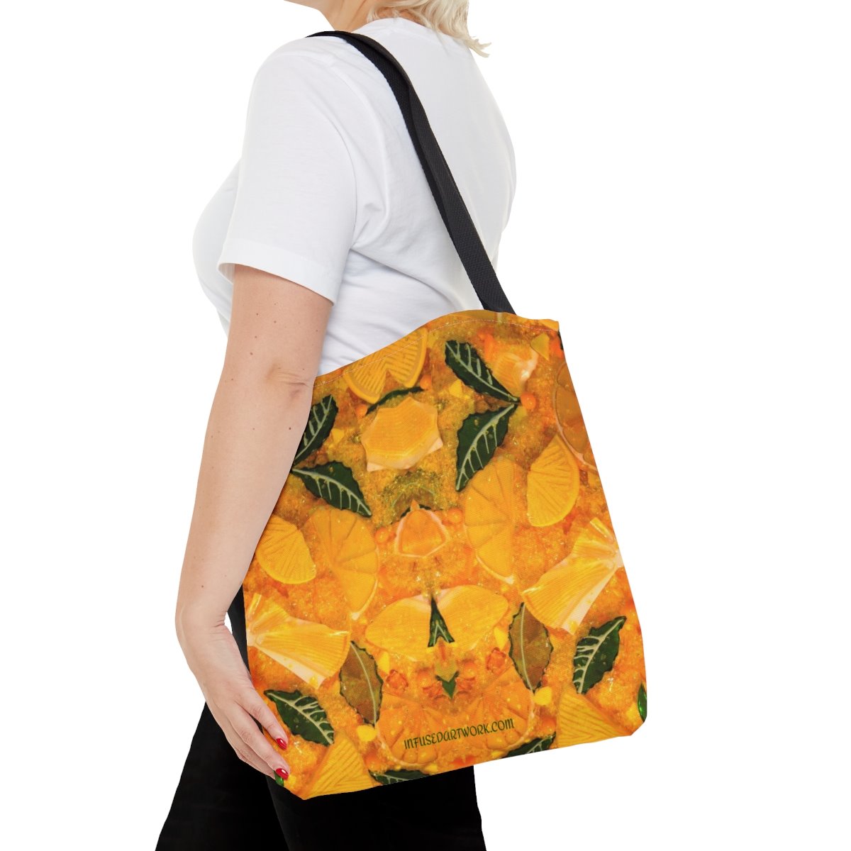 woman with lemon tote bag on her shoulder 